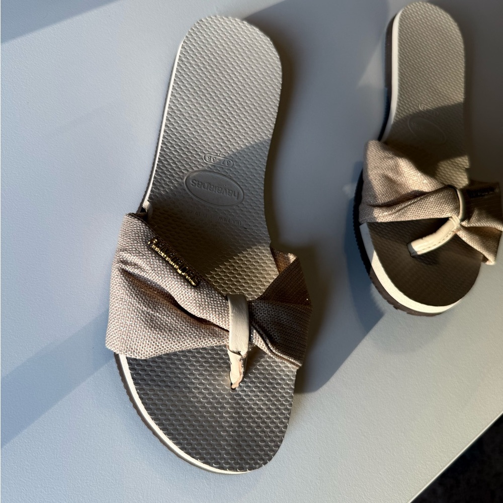 Havaianas Women’s Taupe Bow Toe-Post Sandals